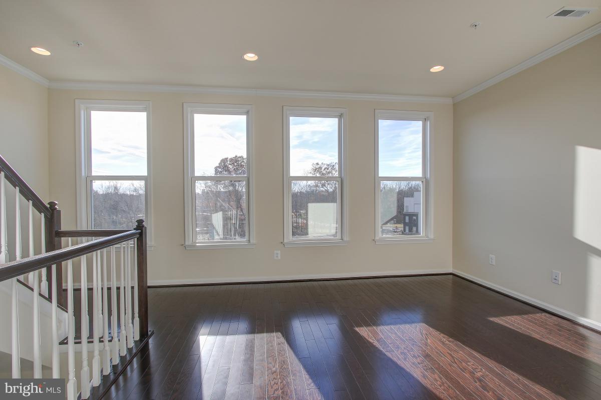 PRESERVE AT WESTFIELDS - Residential Lease