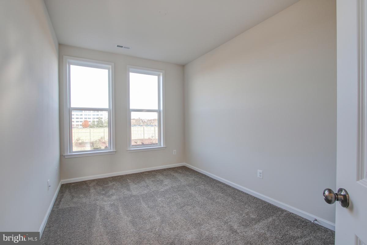 PRESERVE AT WESTFIELDS - Residential Lease