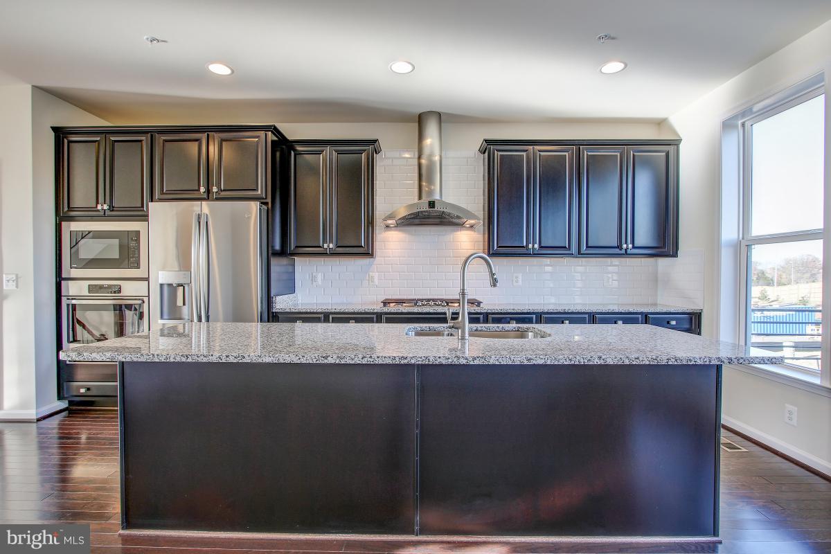 PRESERVE AT WESTFIELDS - Residential Lease