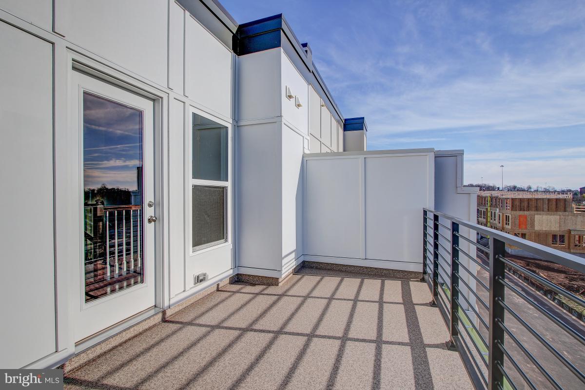 PRESERVE AT WESTFIELDS - Residential Lease