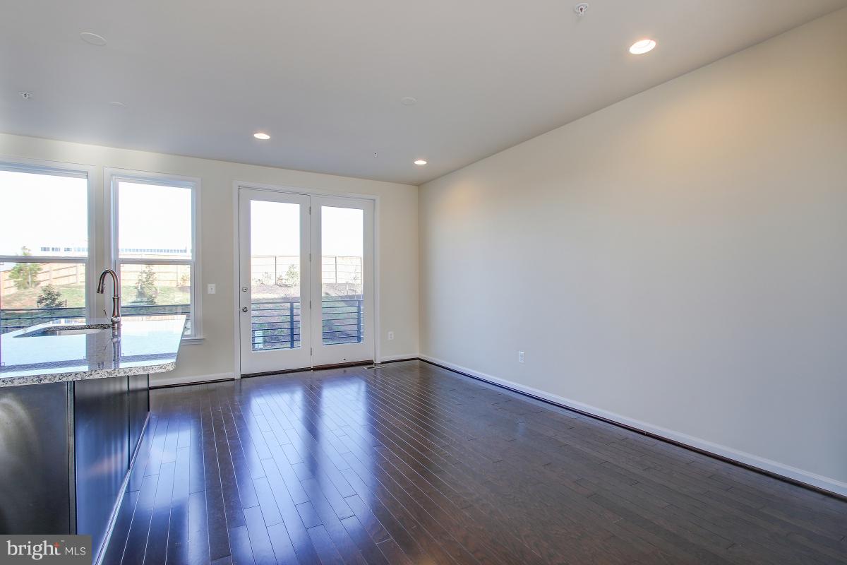 PRESERVE AT WESTFIELDS - Residential Lease