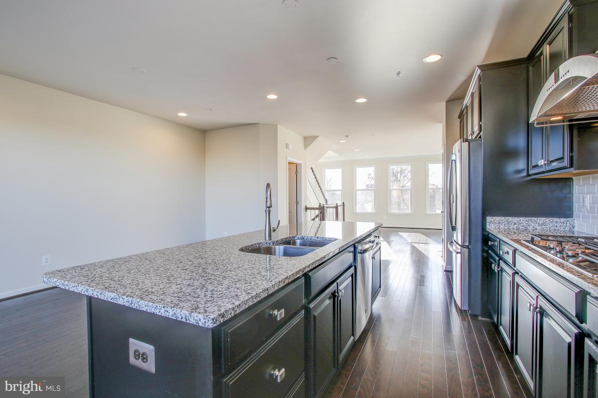 PRESERVE AT WESTFIELDS - Residential Lease