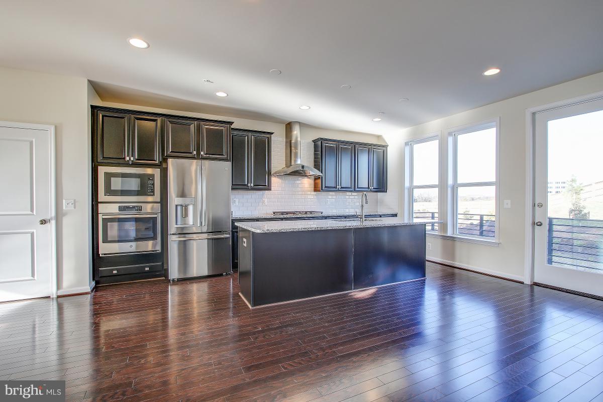 PRESERVE AT WESTFIELDS - Residential Lease