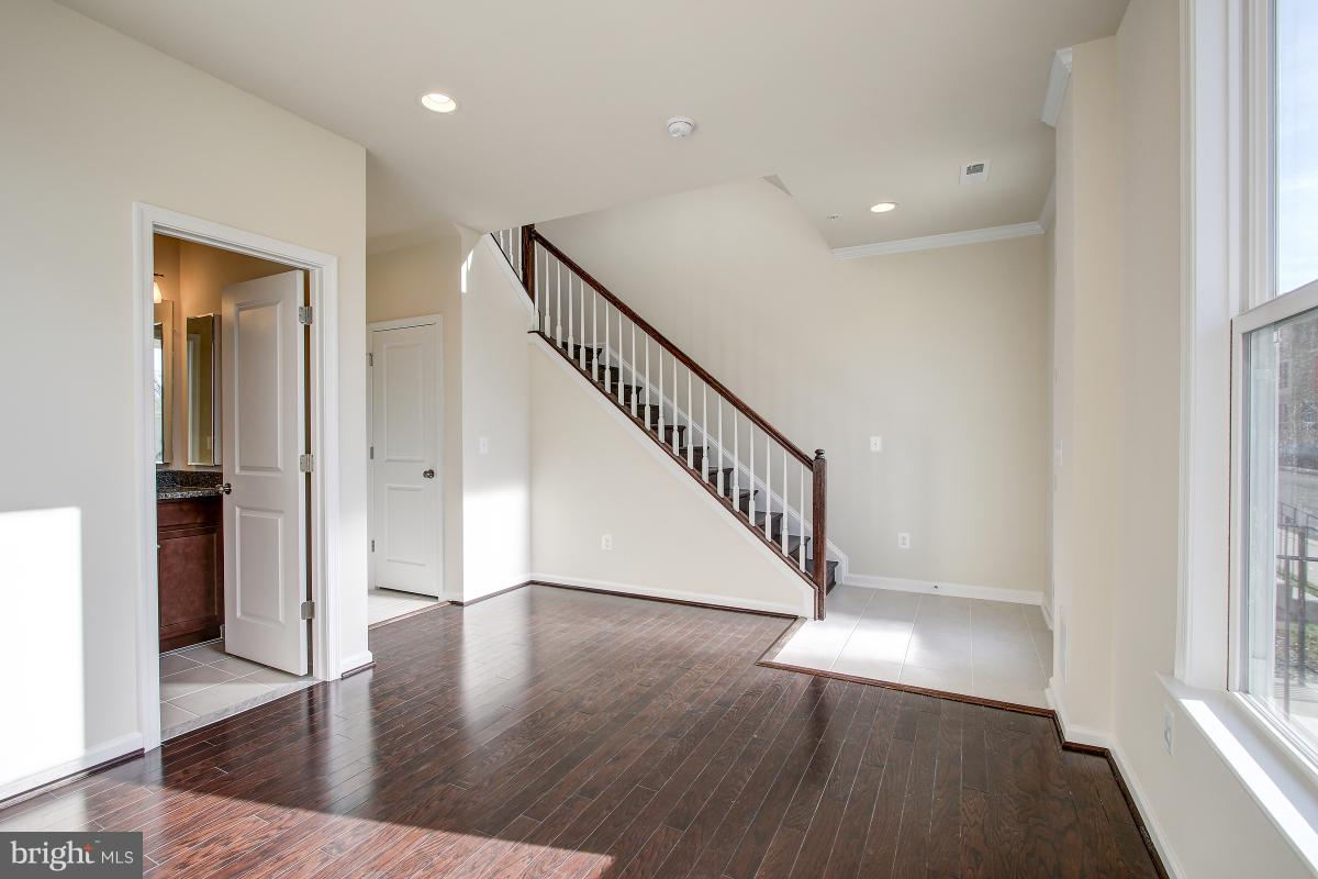 PRESERVE AT WESTFIELDS - Residential Lease