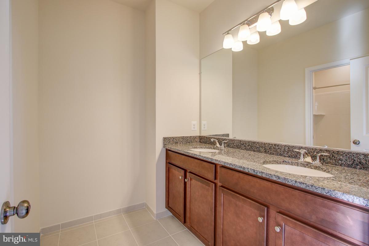 PRESERVE AT WESTFIELDS - Residential Lease