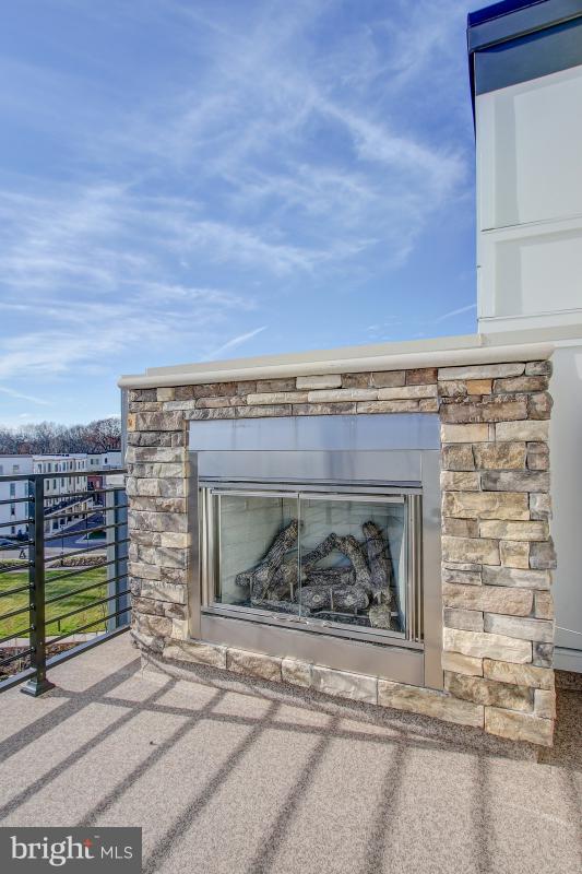 PRESERVE AT WESTFIELDS - Residential Lease