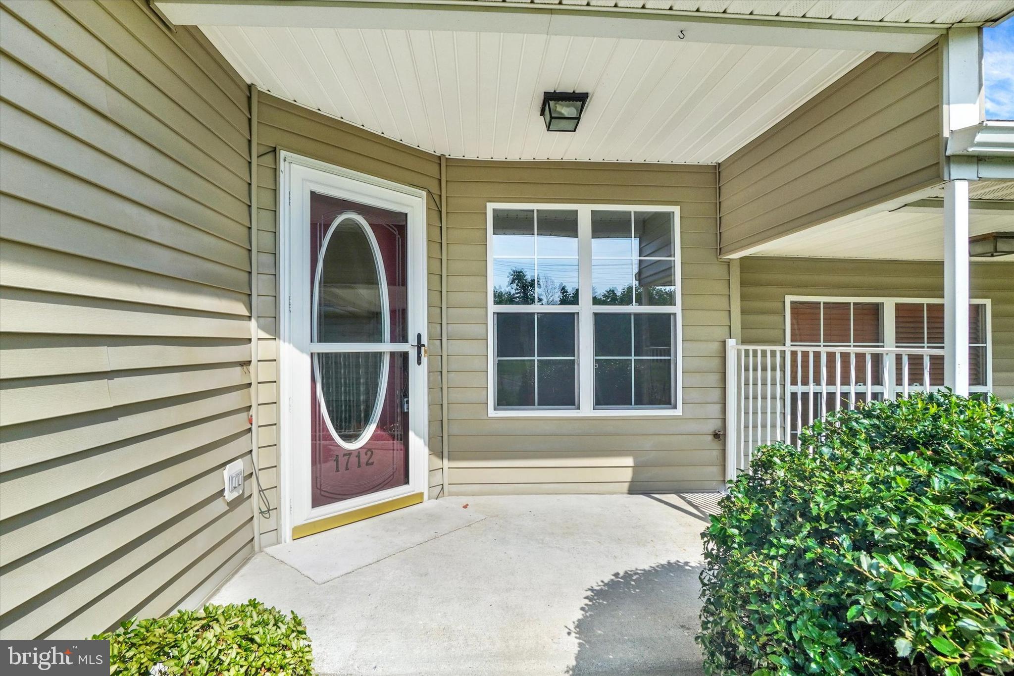 1712 BOXWOOD COURT