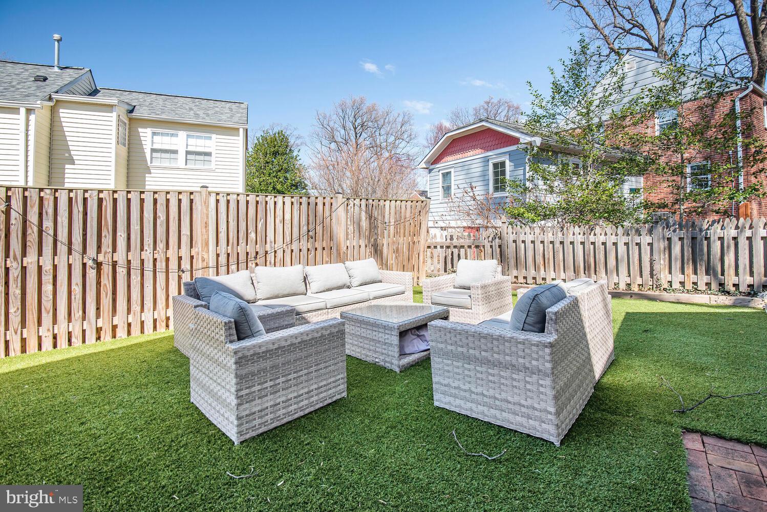 GREENWICH FOREST - Residential