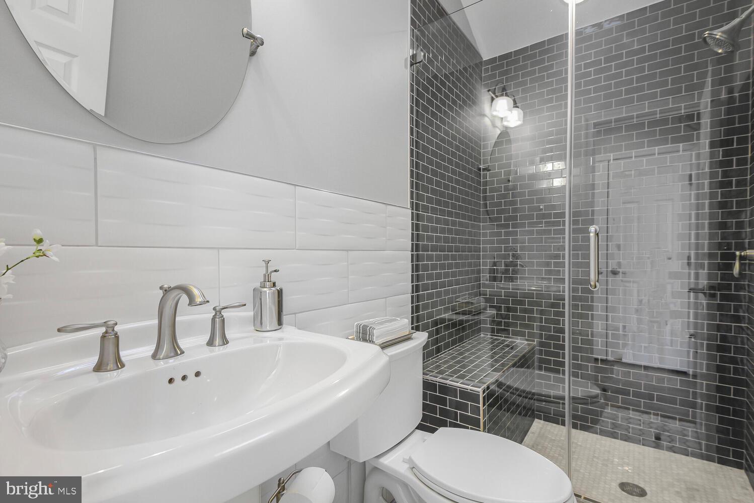 GREENWICH FOREST - Residential