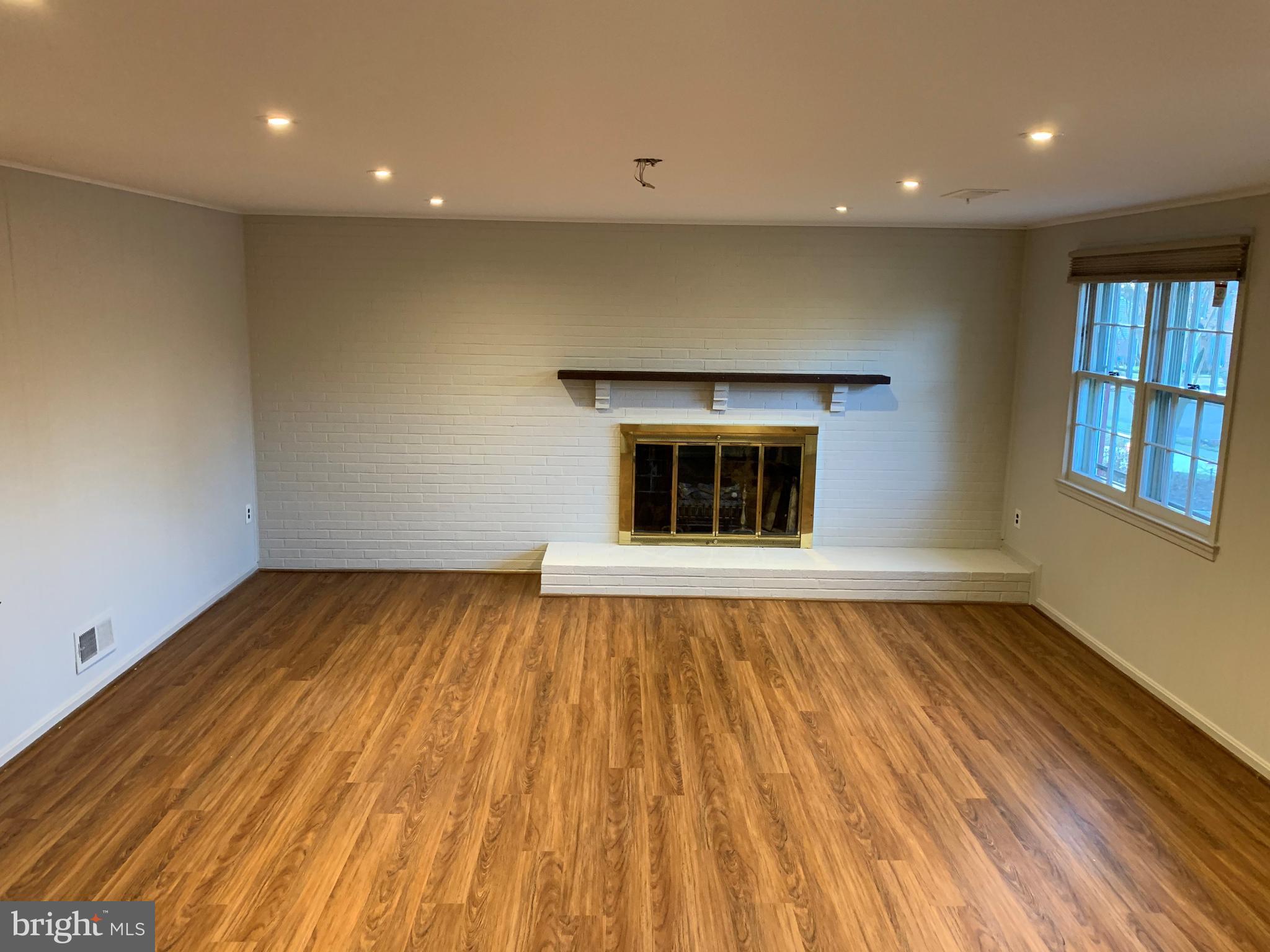 LAKEVALE ESTATES - Residential Lease