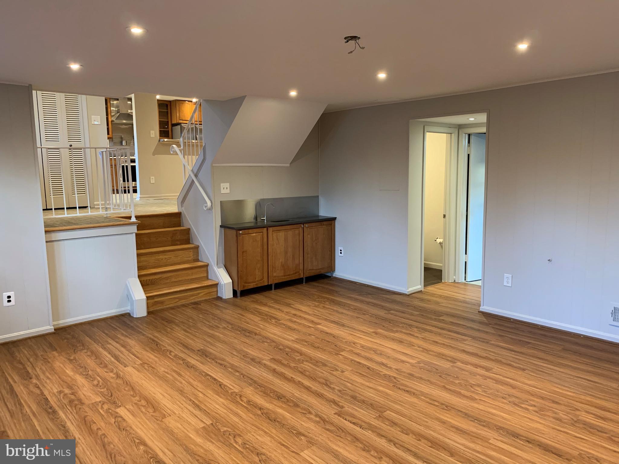 LAKEVALE ESTATES - Residential Lease