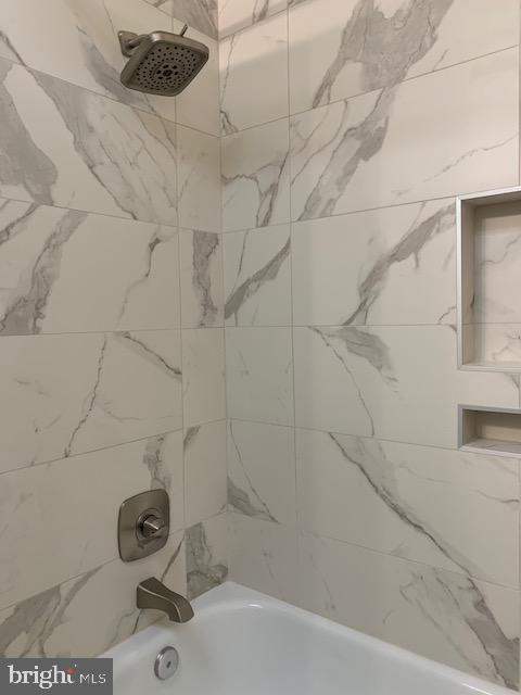 LAKEVALE ESTATES - Residential Lease