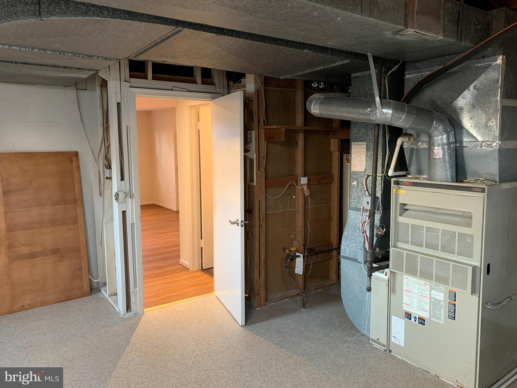 LAKEVALE ESTATES - Residential Lease