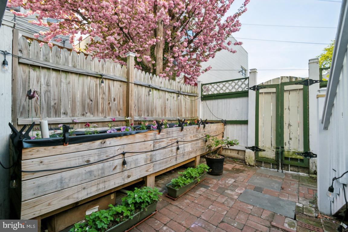 HAMPDEN HISTORIC DISTRICT - Residential