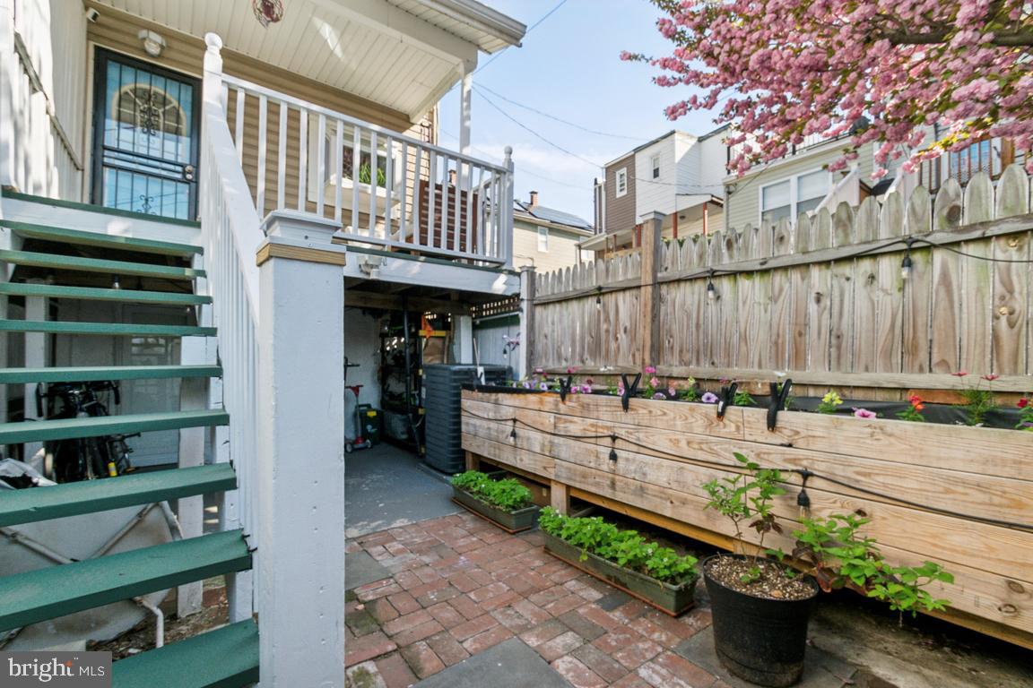 HAMPDEN HISTORIC DISTRICT - Residential