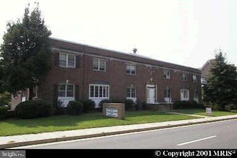 Photo of 210 Broad Street E #201, FALLS CHURCH, VA 22046 (MLS # VAFA2003388)