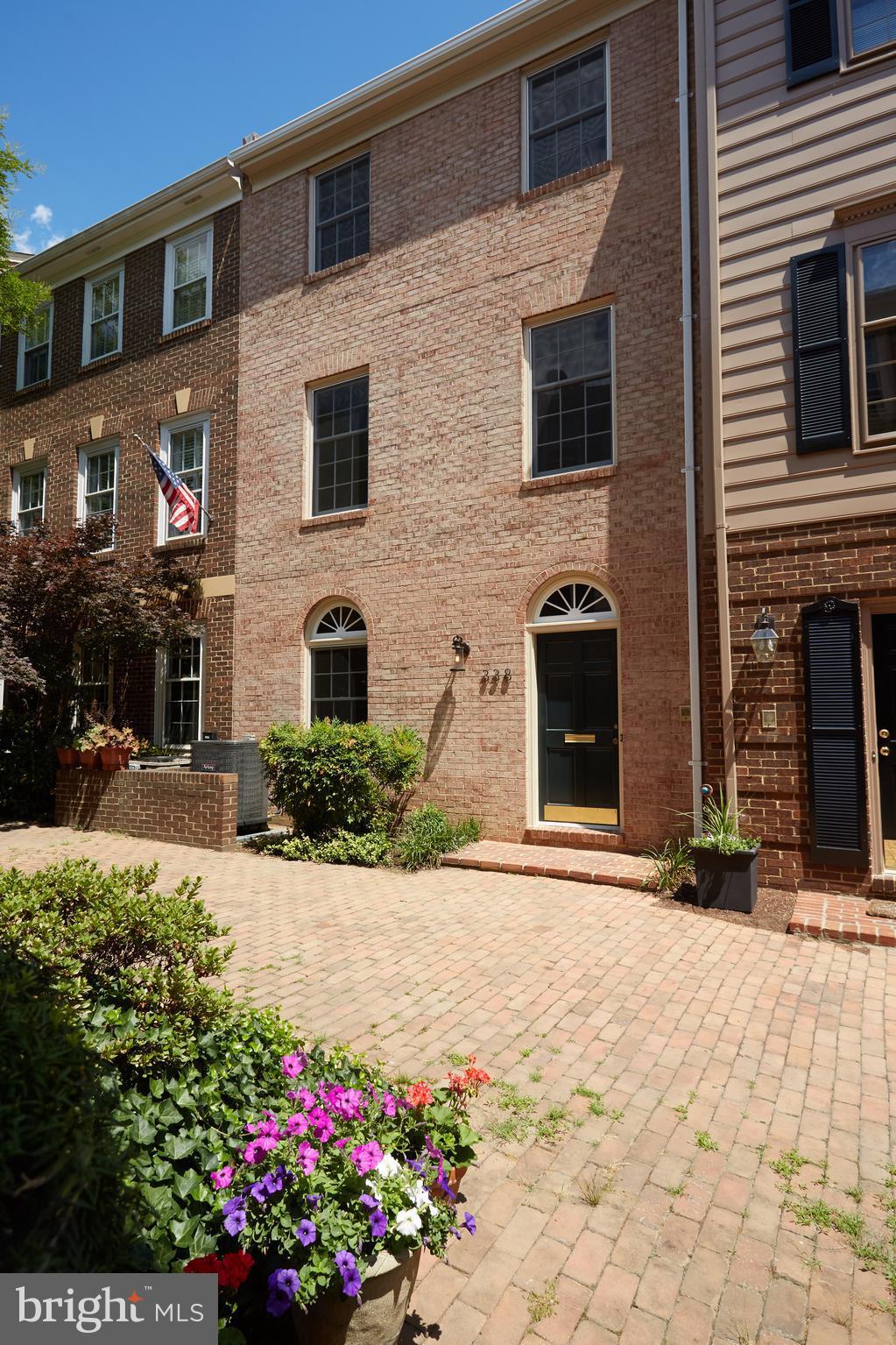 PITT MEWS - Residential Lease