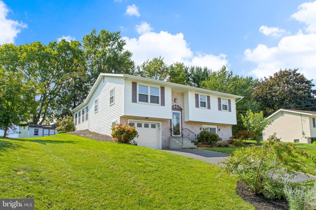 Photo of 311 Longfellow Drive, LANCASTER, PA 17602 (MLS # PALA2056242)