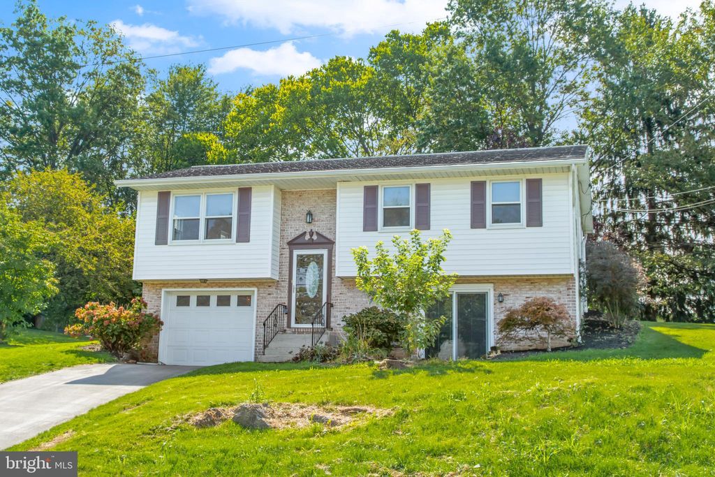 Photo of 311 Longfellow Drive, LANCASTER, PA 17602 (MLS # PALA2056242)