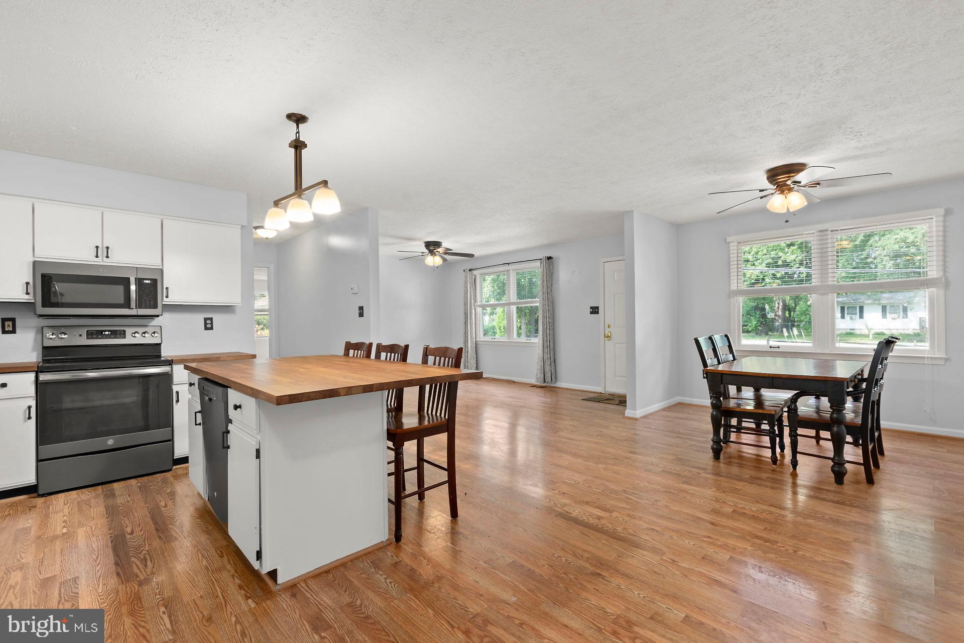 GOLDEN BEACH - Residential