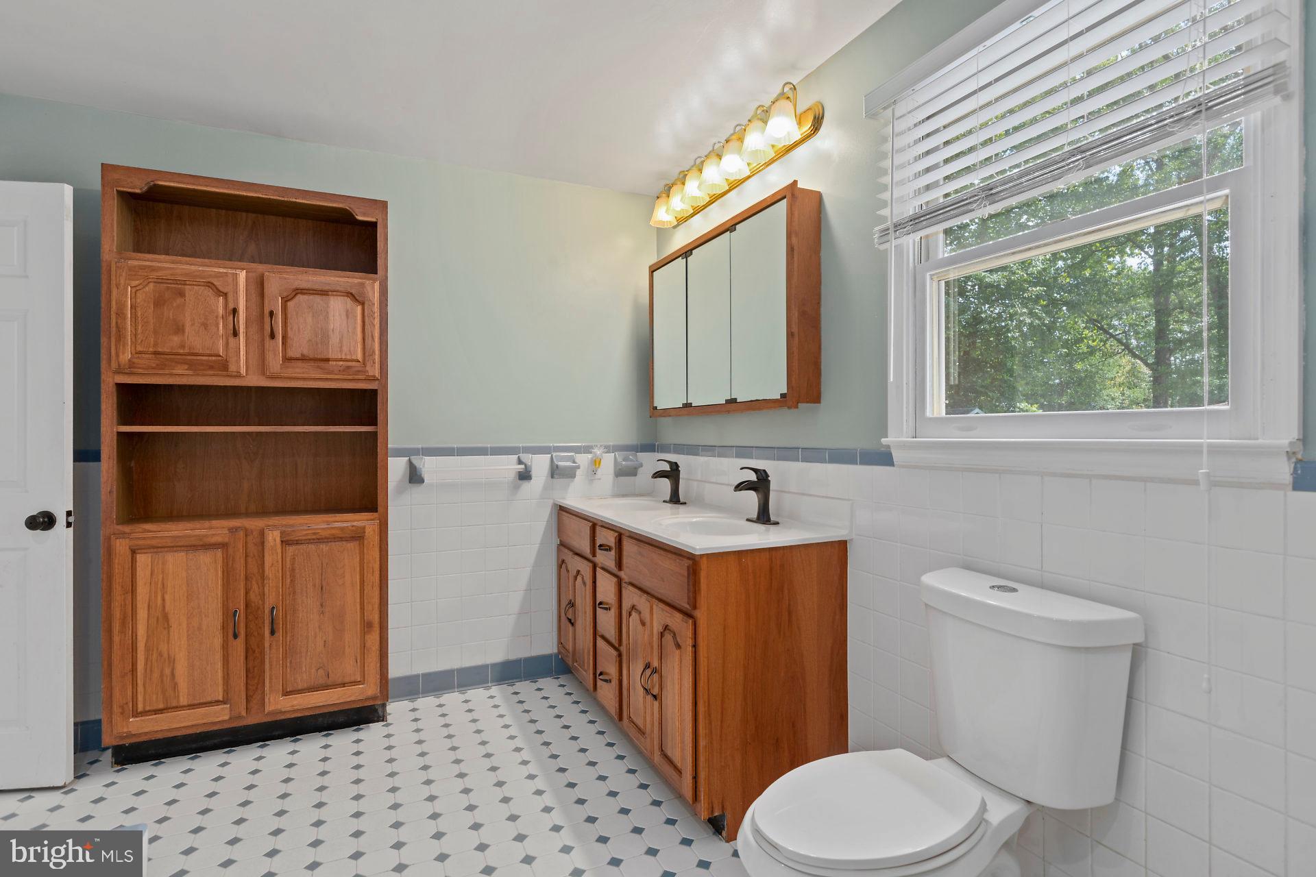 GOLDEN BEACH - Residential