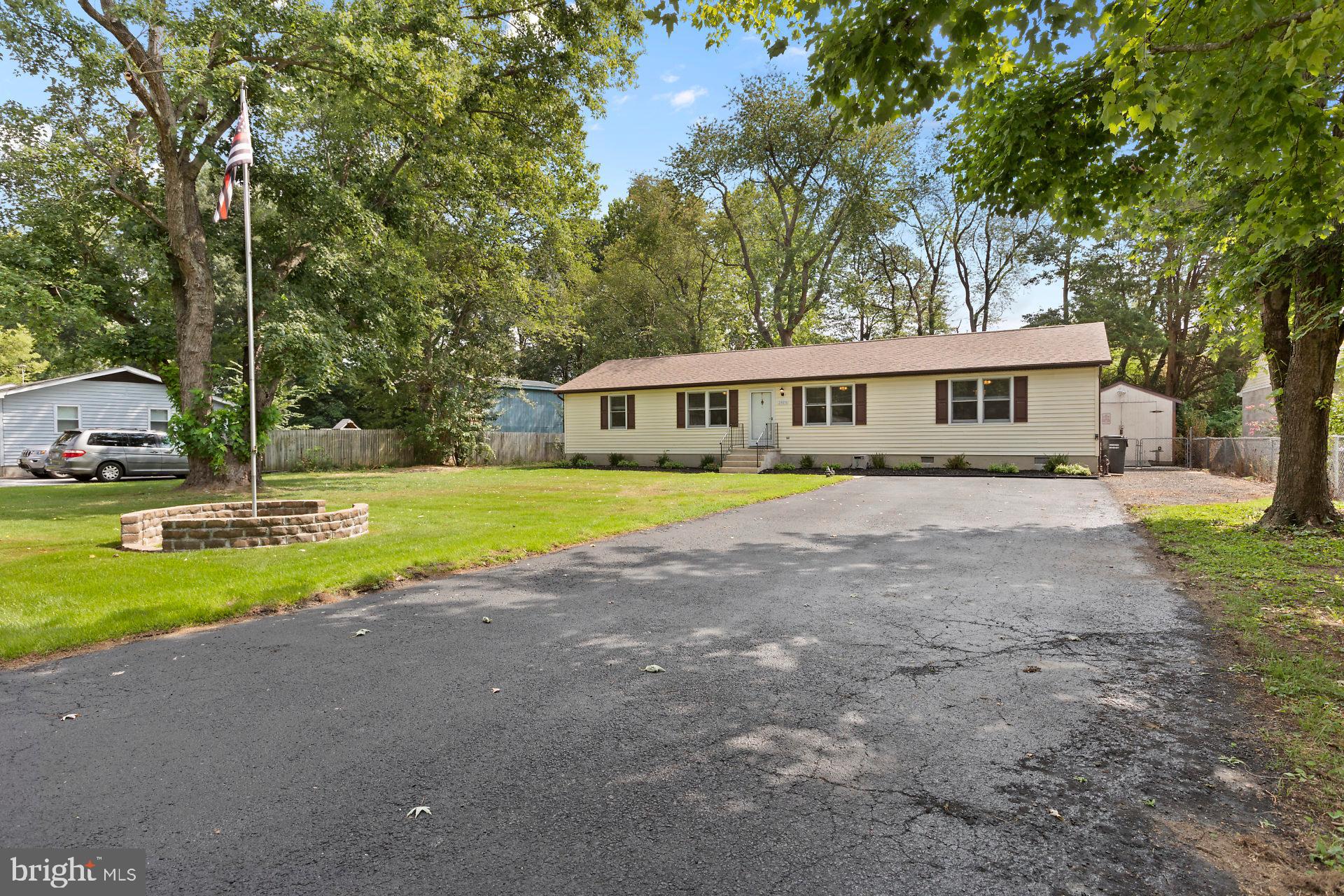 GOLDEN BEACH - Residential