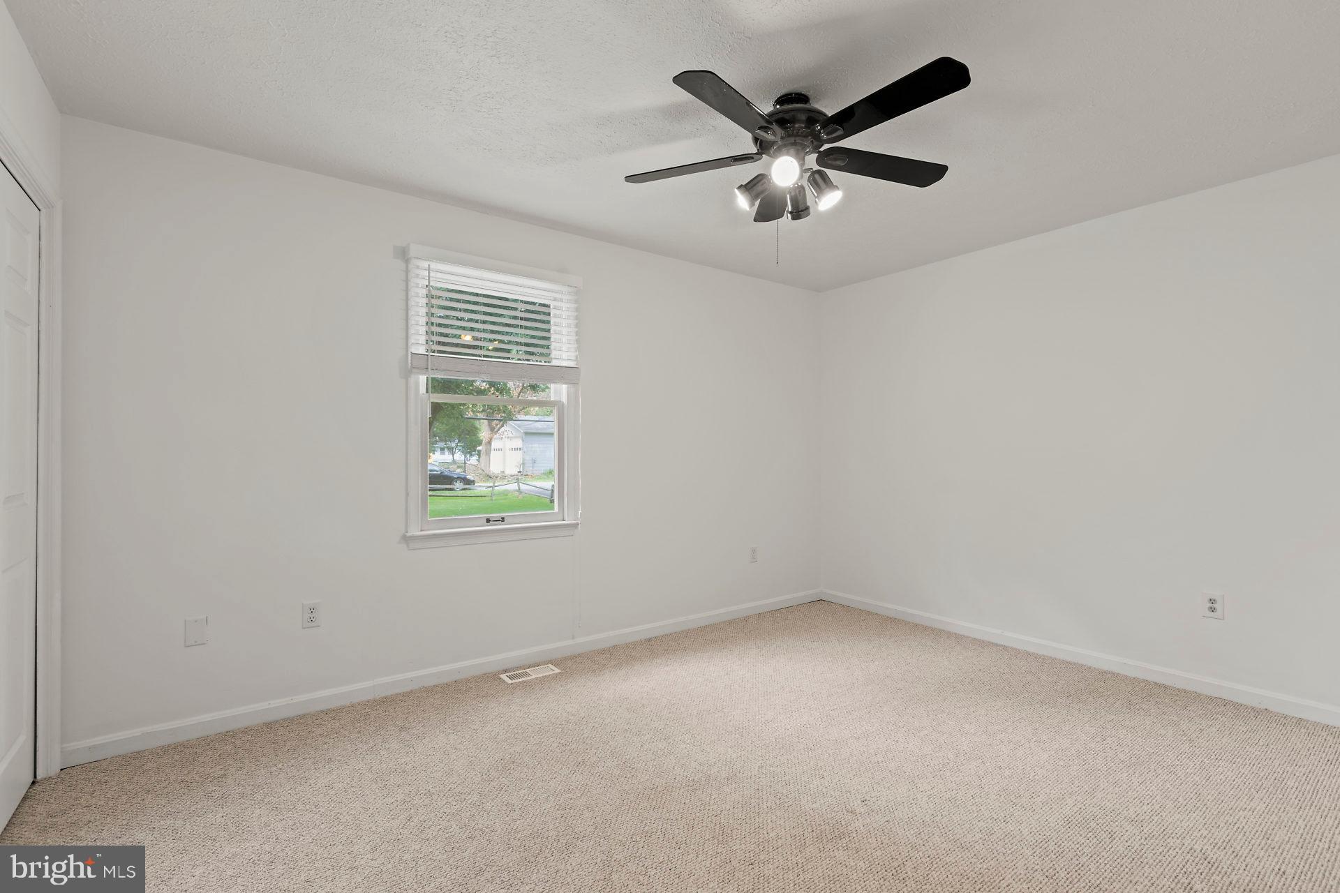 GOLDEN BEACH - Residential