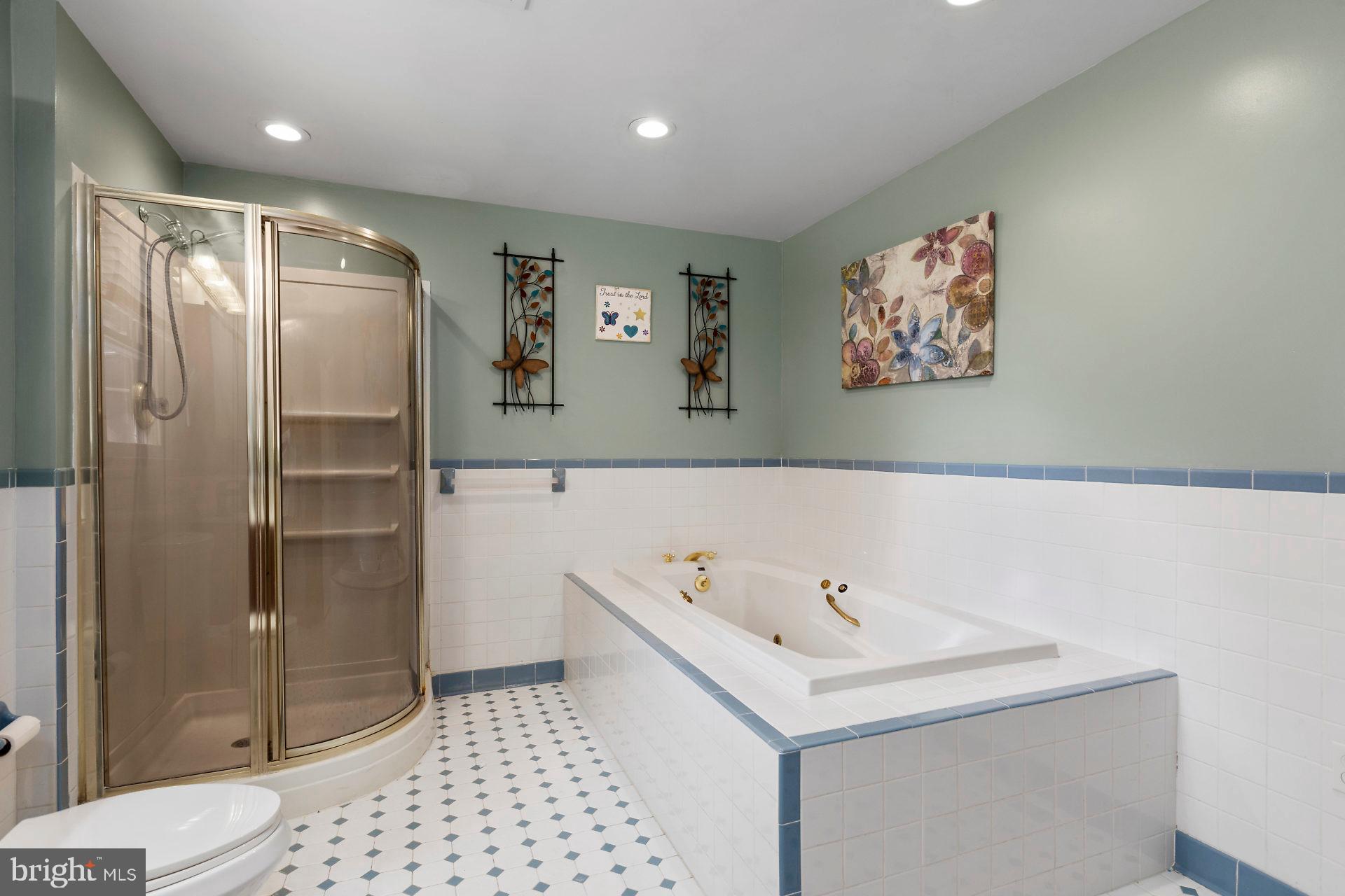 GOLDEN BEACH - Residential