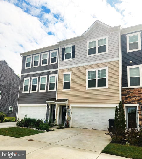 Townhouse For Rent - 2065 Hinshaw Drive<br/> ODENTON, MD 21113