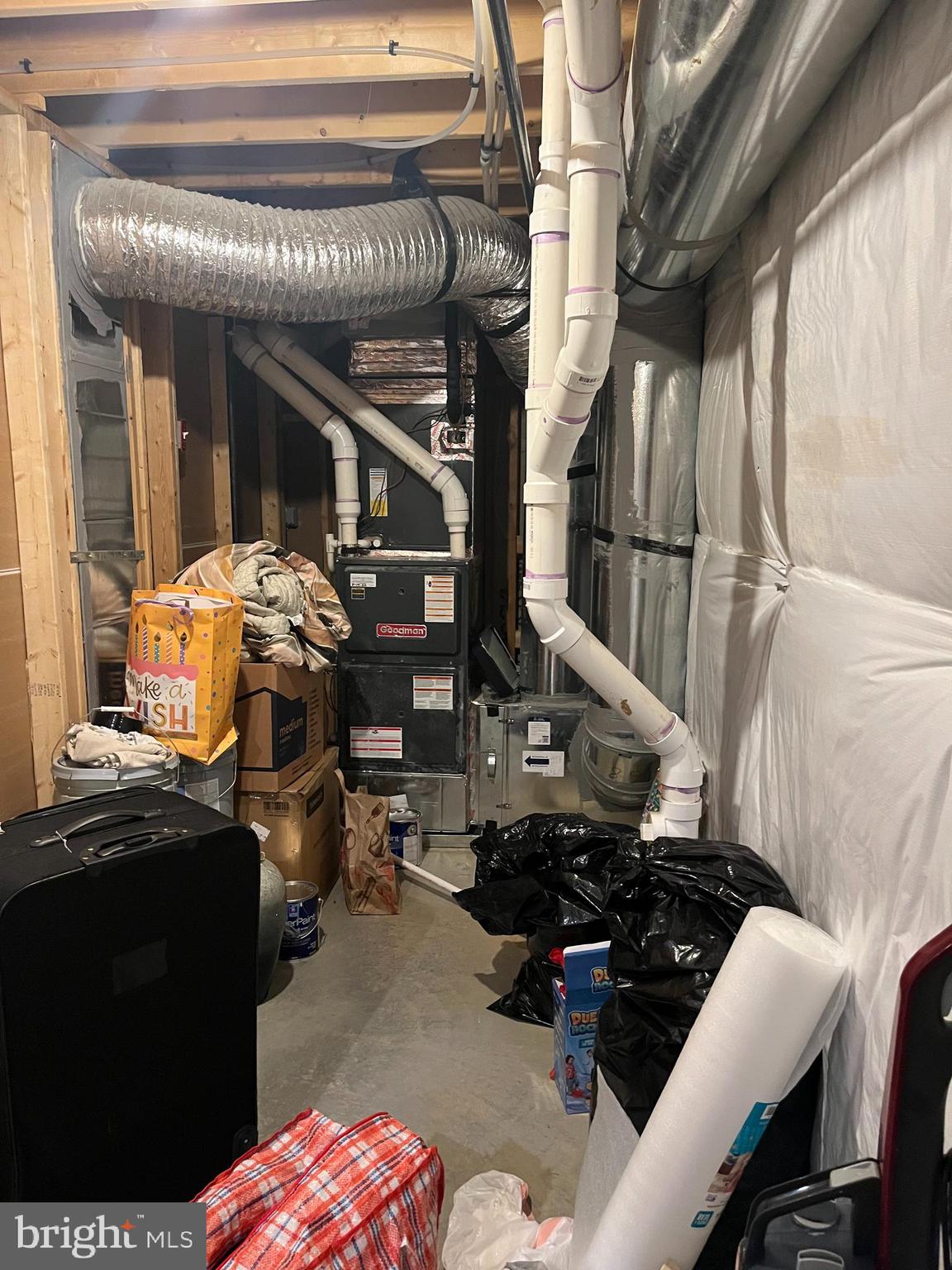 THE LAKES AT MARTINSBURG - Residential Lease