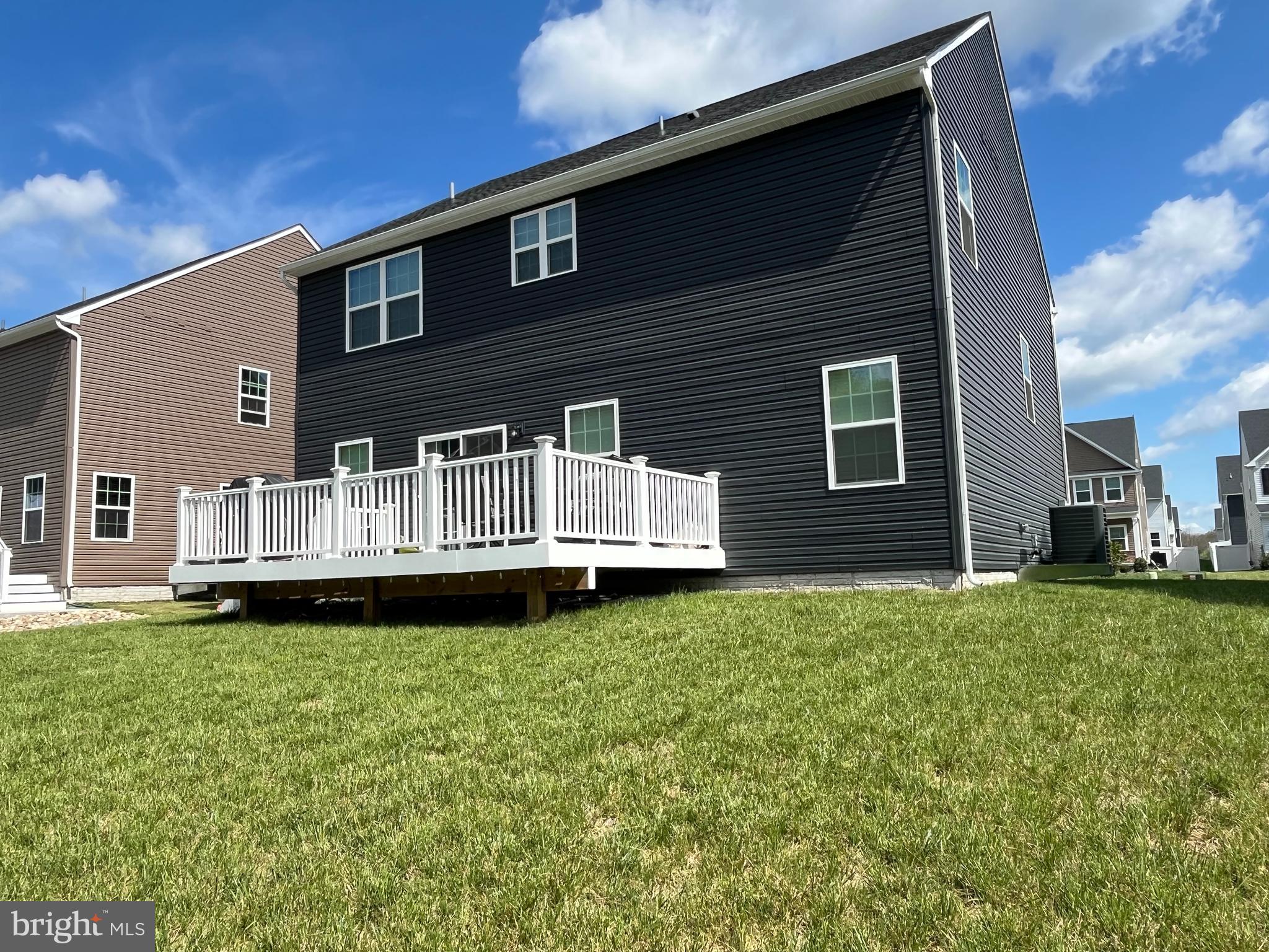 THE LAKES AT MARTINSBURG - Residential Lease