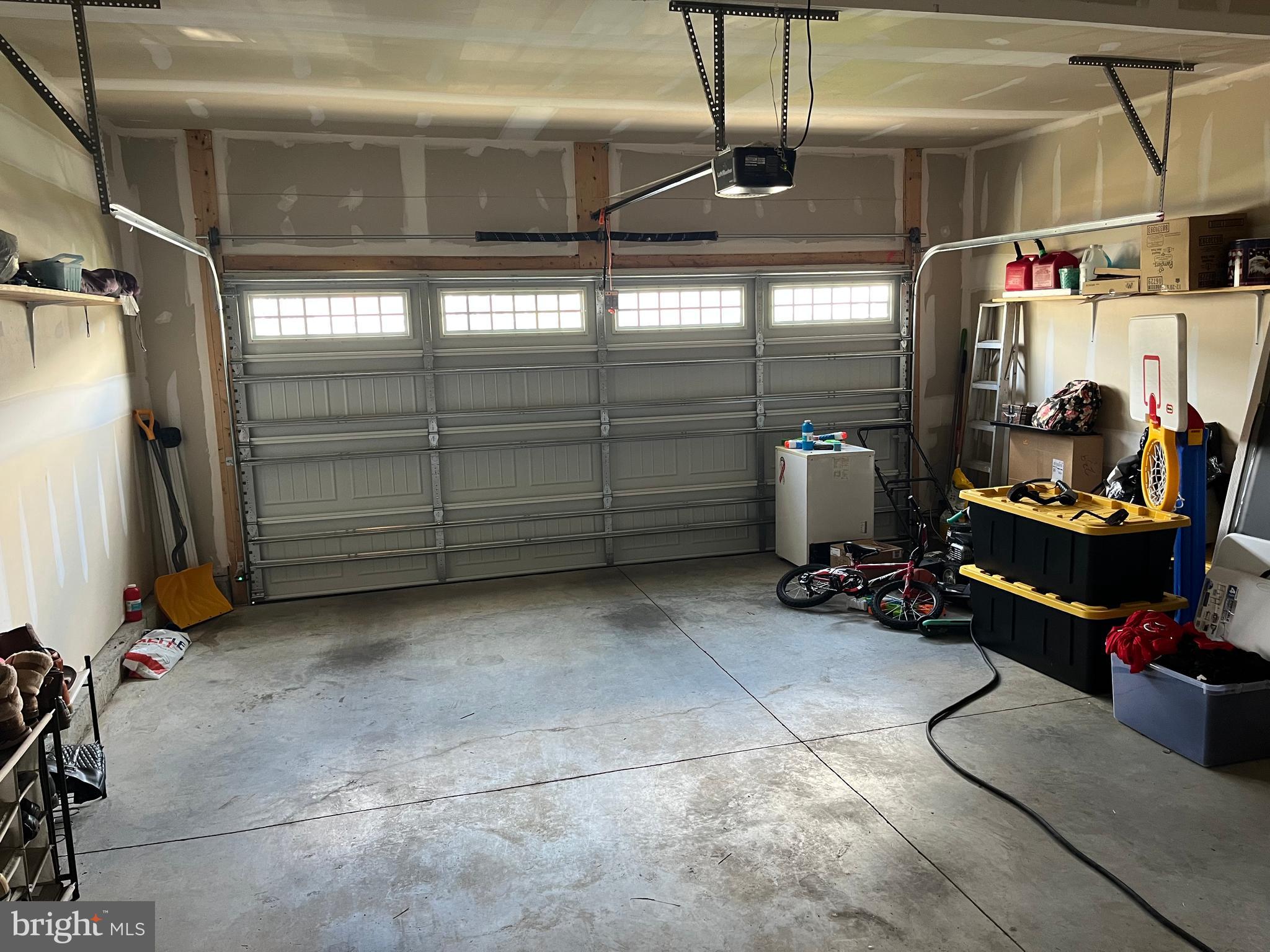 THE LAKES AT MARTINSBURG - Residential Lease