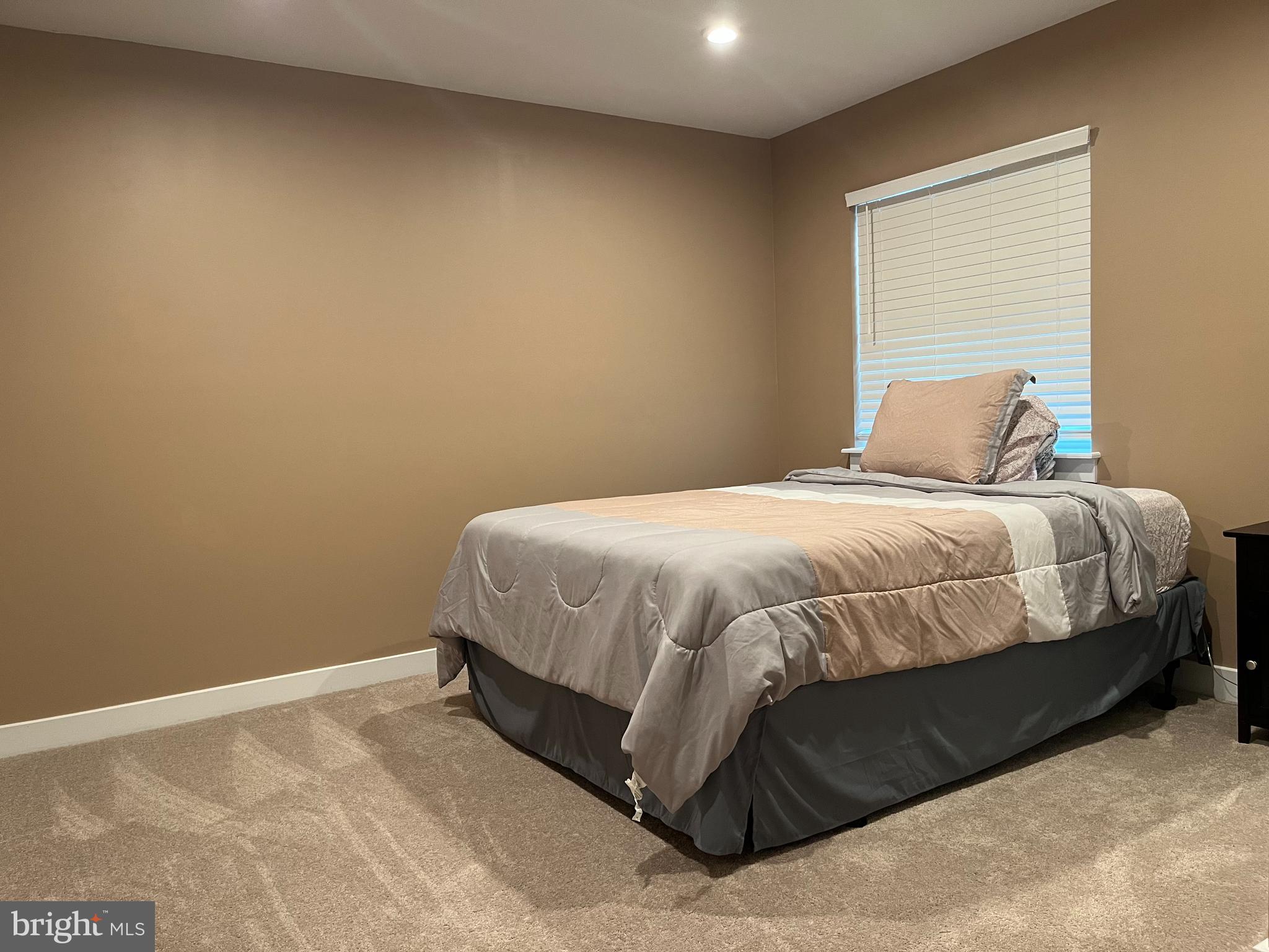 THE LAKES AT MARTINSBURG - Residential Lease