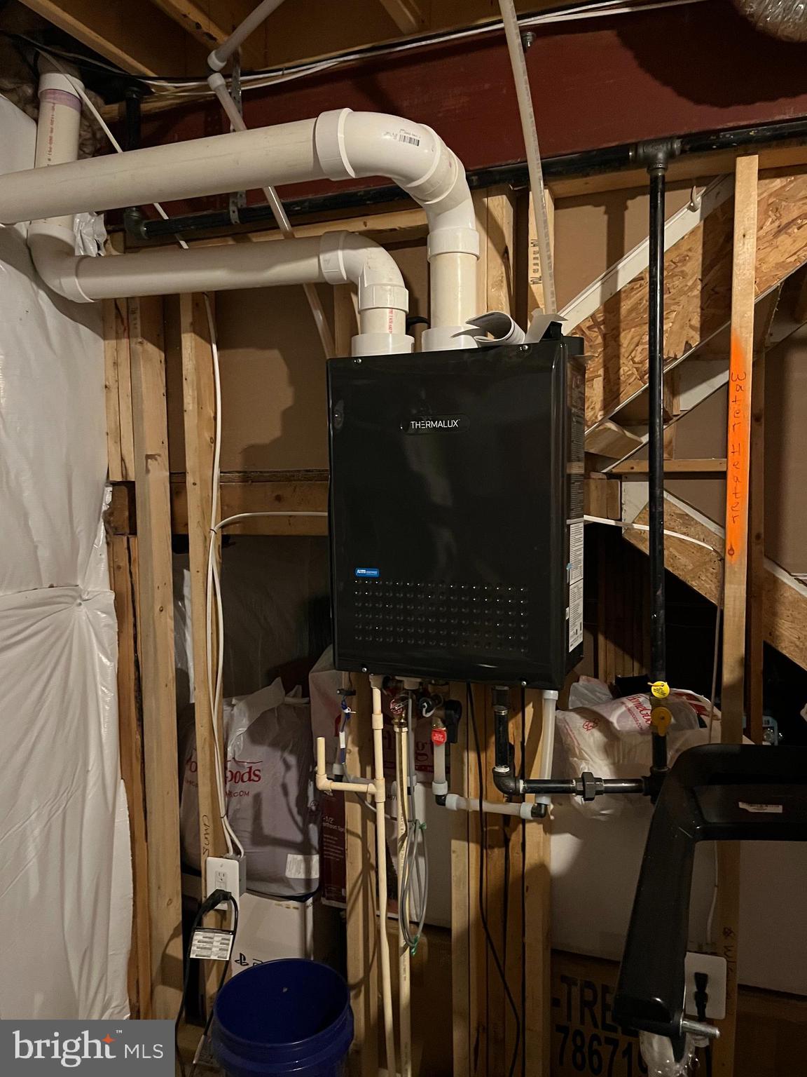 THE LAKES AT MARTINSBURG - Residential Lease