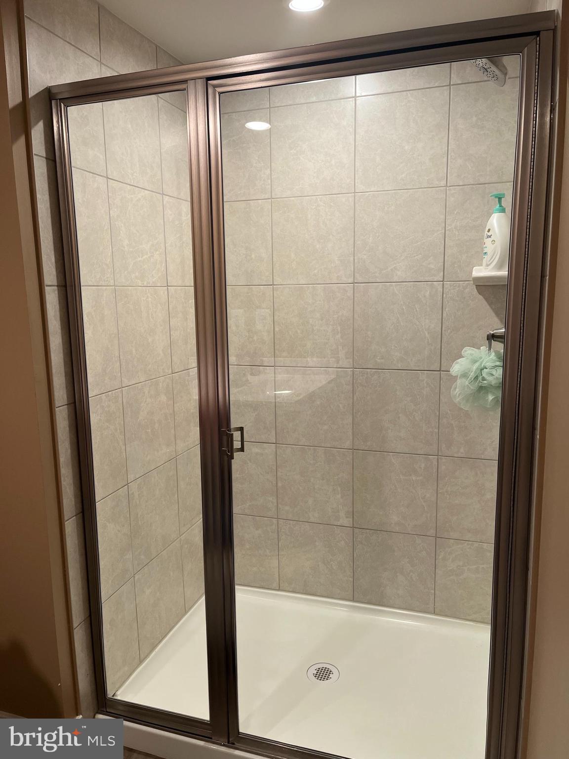 THE LAKES AT MARTINSBURG - Residential Lease