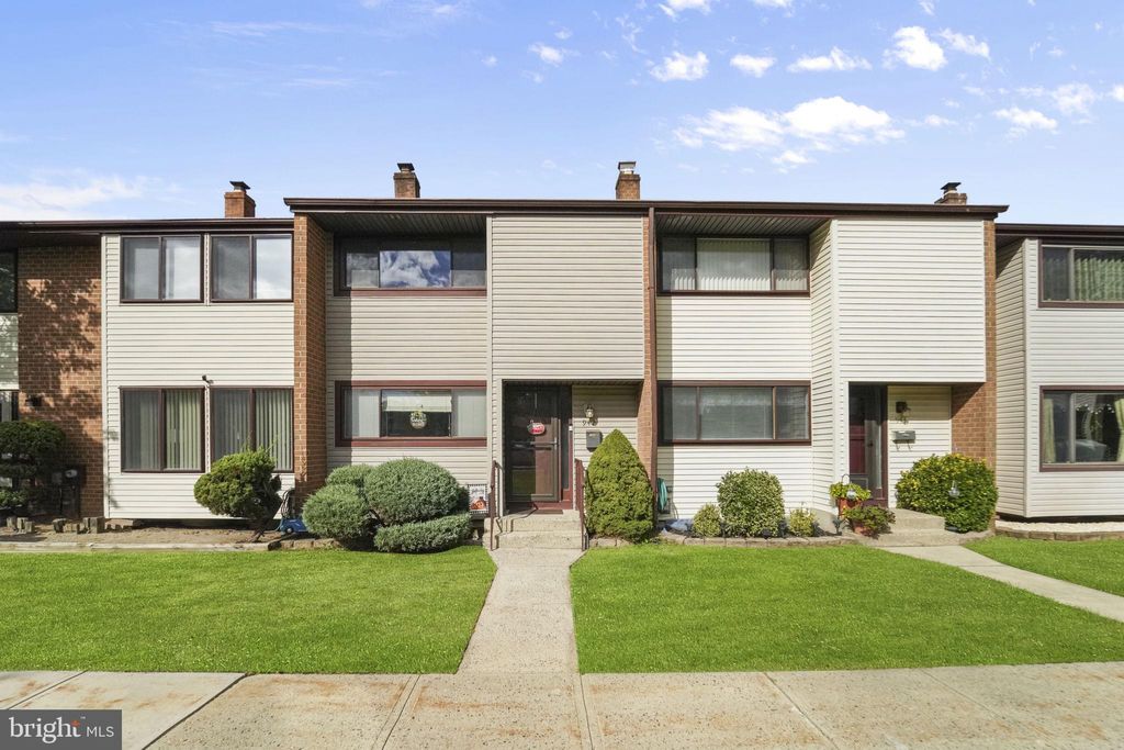 Photo of 942 Jamestown Road, EAST WINDSOR, NJ 08520 (MLS # NJME2067578)