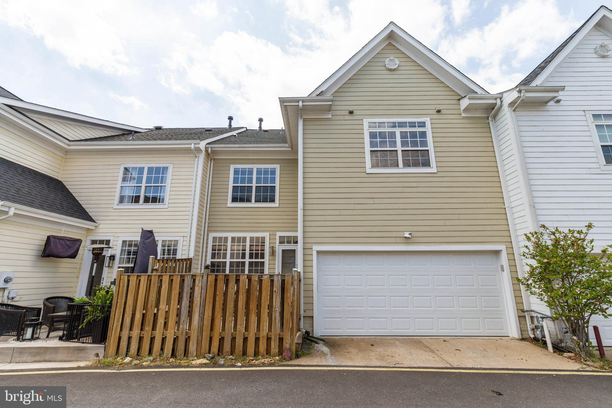 BELMONT TOWN CENTER - Residential