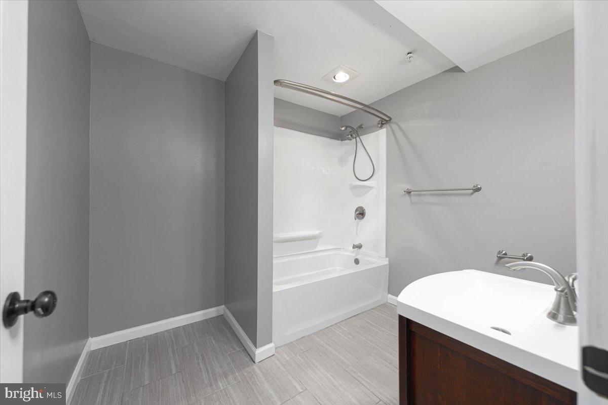 SOMERSET - Residential