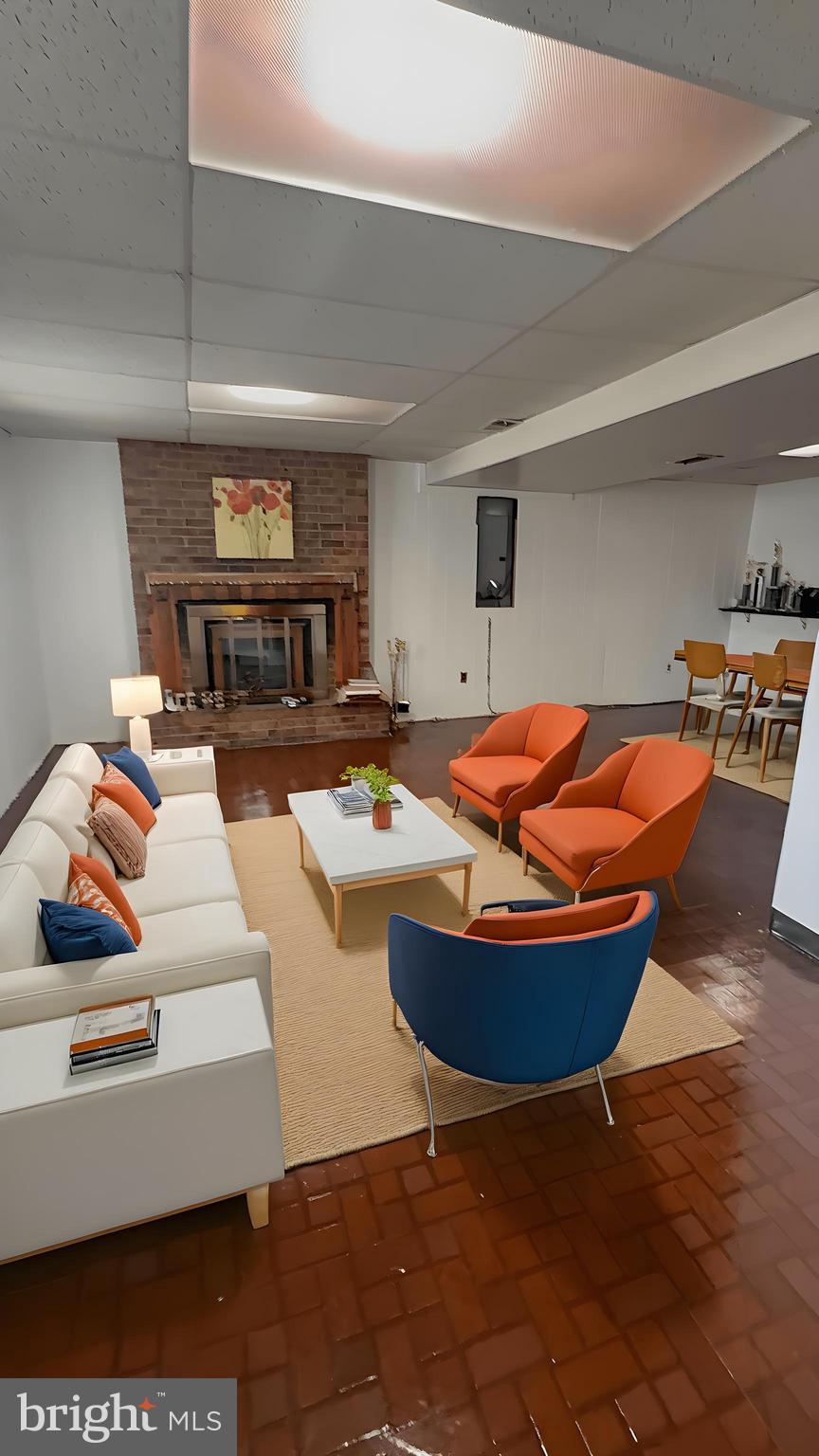 OLD FORT HILLS PLAT TWO - Residential Lease