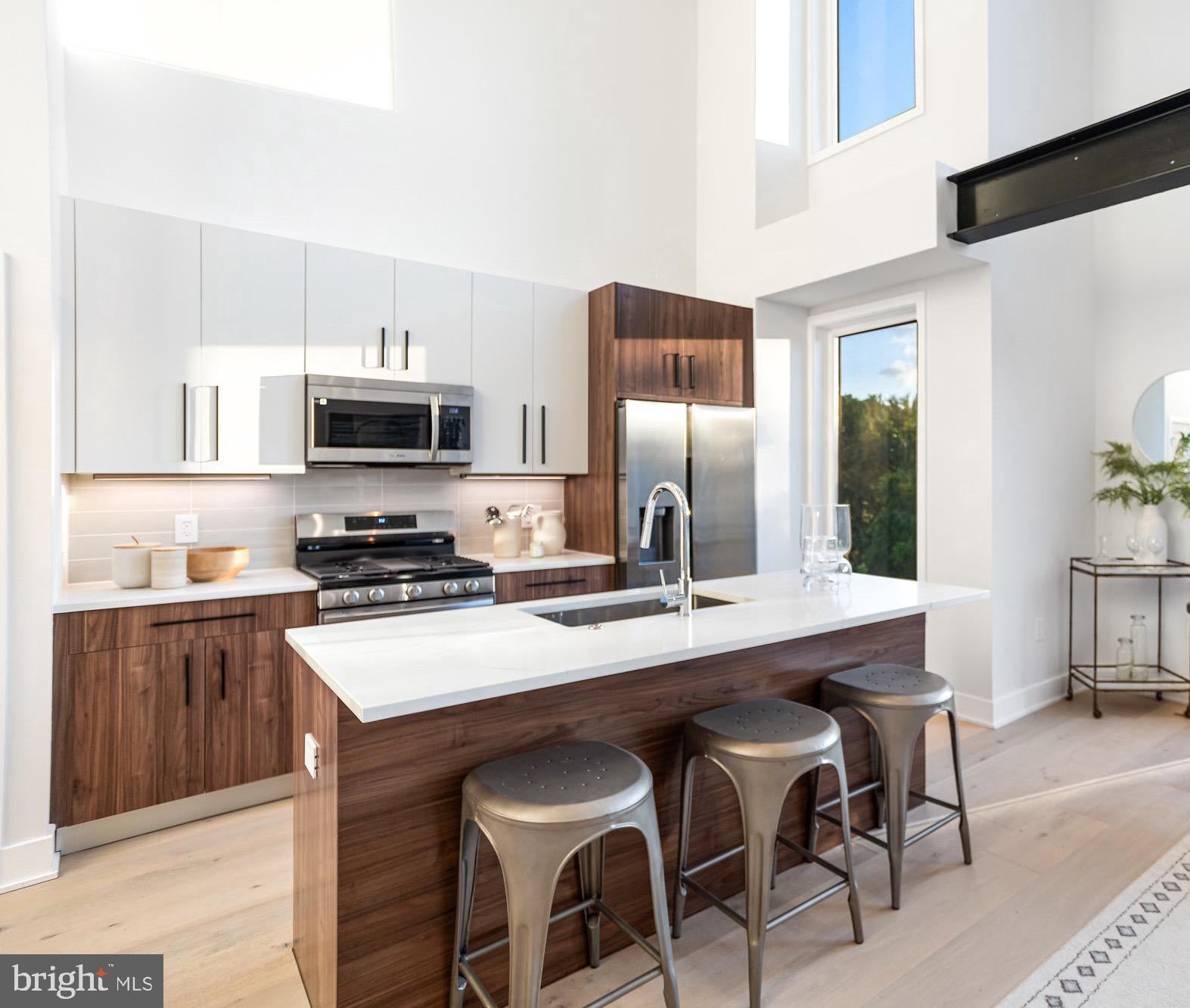 845 19TH STREET NE PH-10