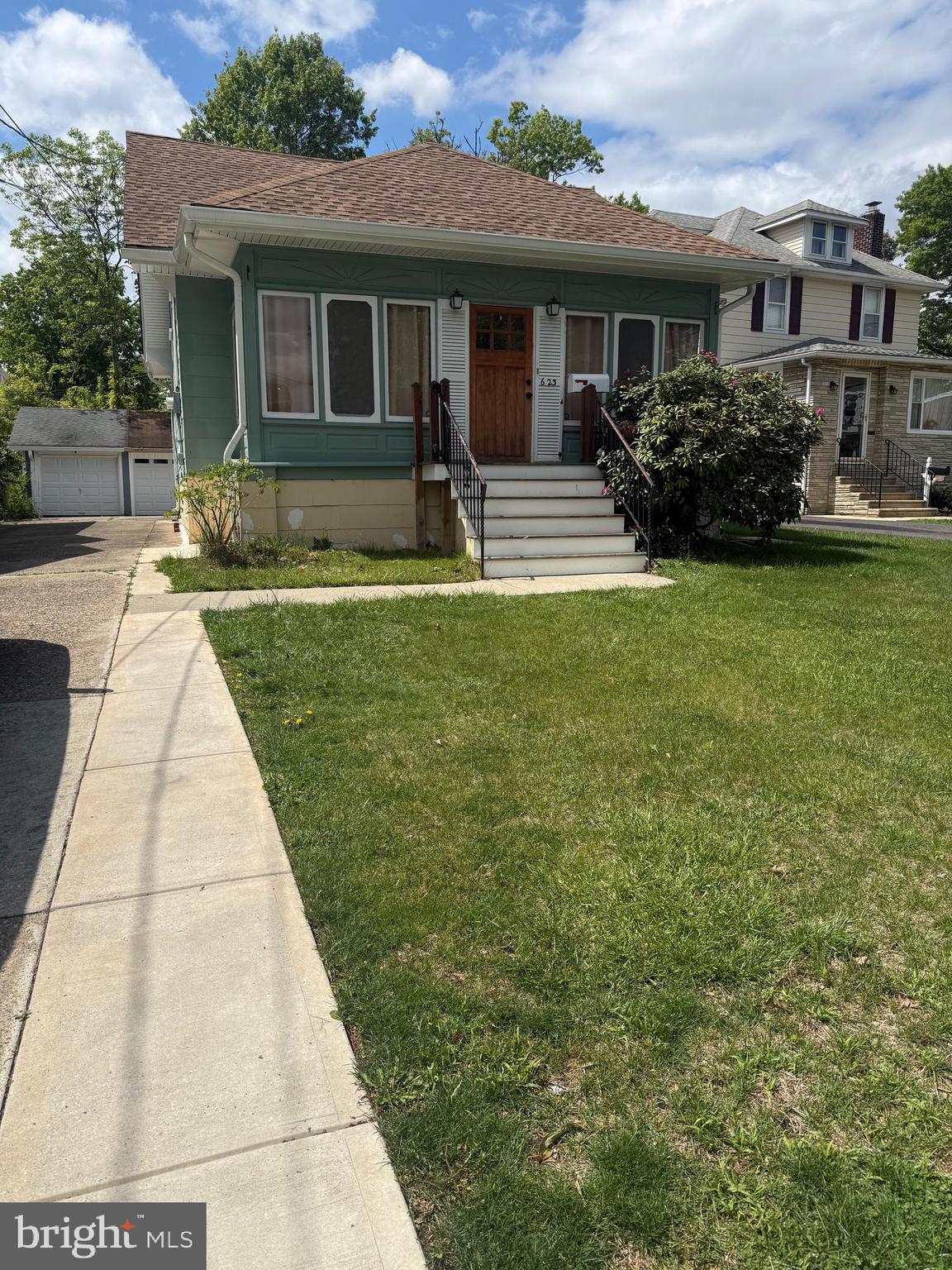 623 LEES AVENUE