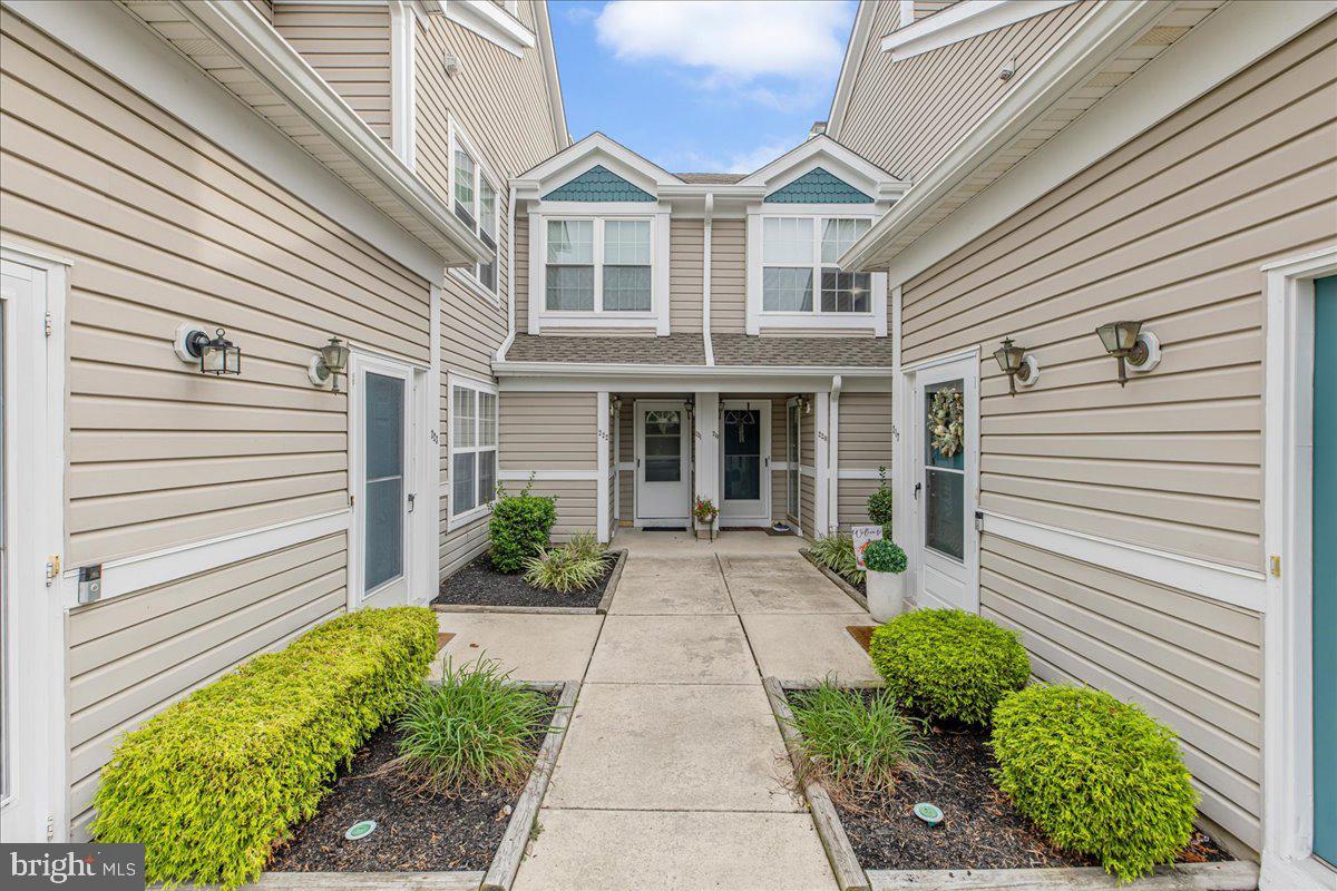 222 STEEPLECHASE COURT