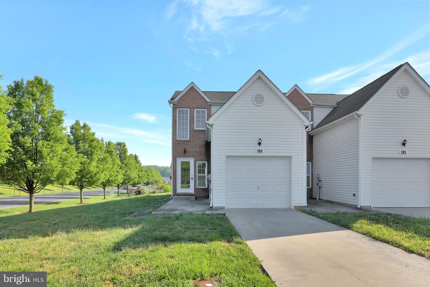 2 bedroom, 1.5 bath end unit townhouse on a nice corner lot. Great location - minutes to shopping, restaurants, and I-81.