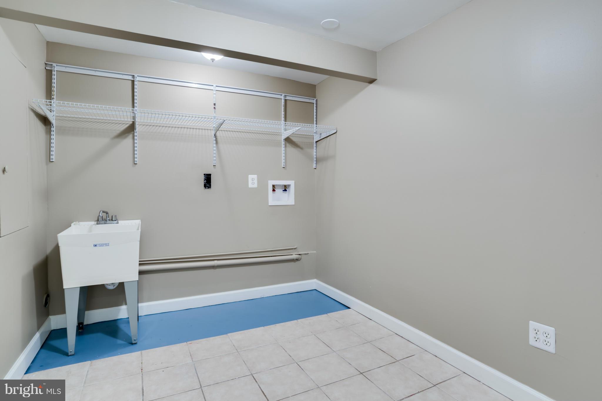 GUNNERS LAKE VILLAGE - Residential