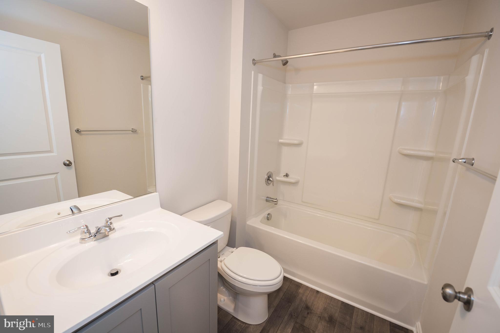 VILLAGES OF AYDELOTTE - Residential Lease