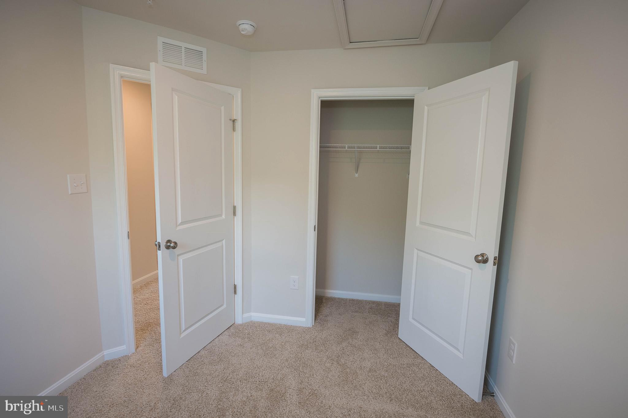 VILLAGES OF AYDELOTTE - Residential Lease