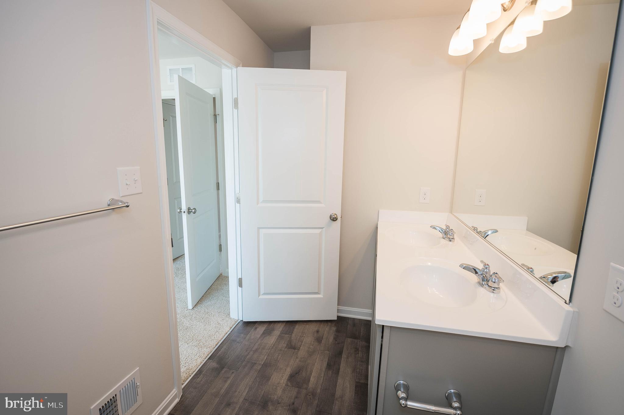 VILLAGES OF AYDELOTTE - Residential Lease