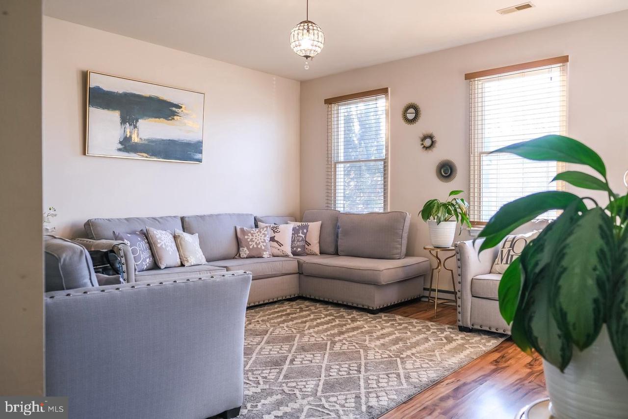 PANGBORN PARK - Residential Lease