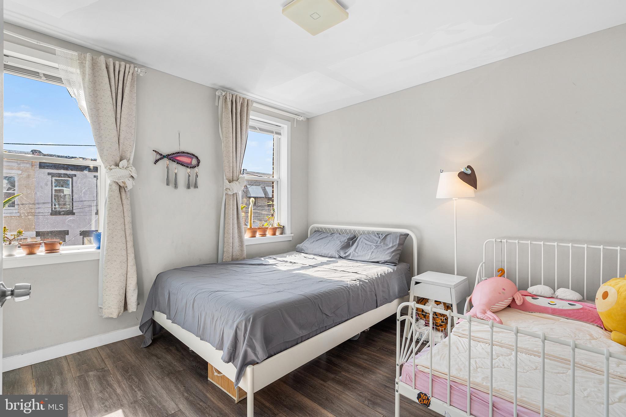 EAST KENSINGTON - Residential