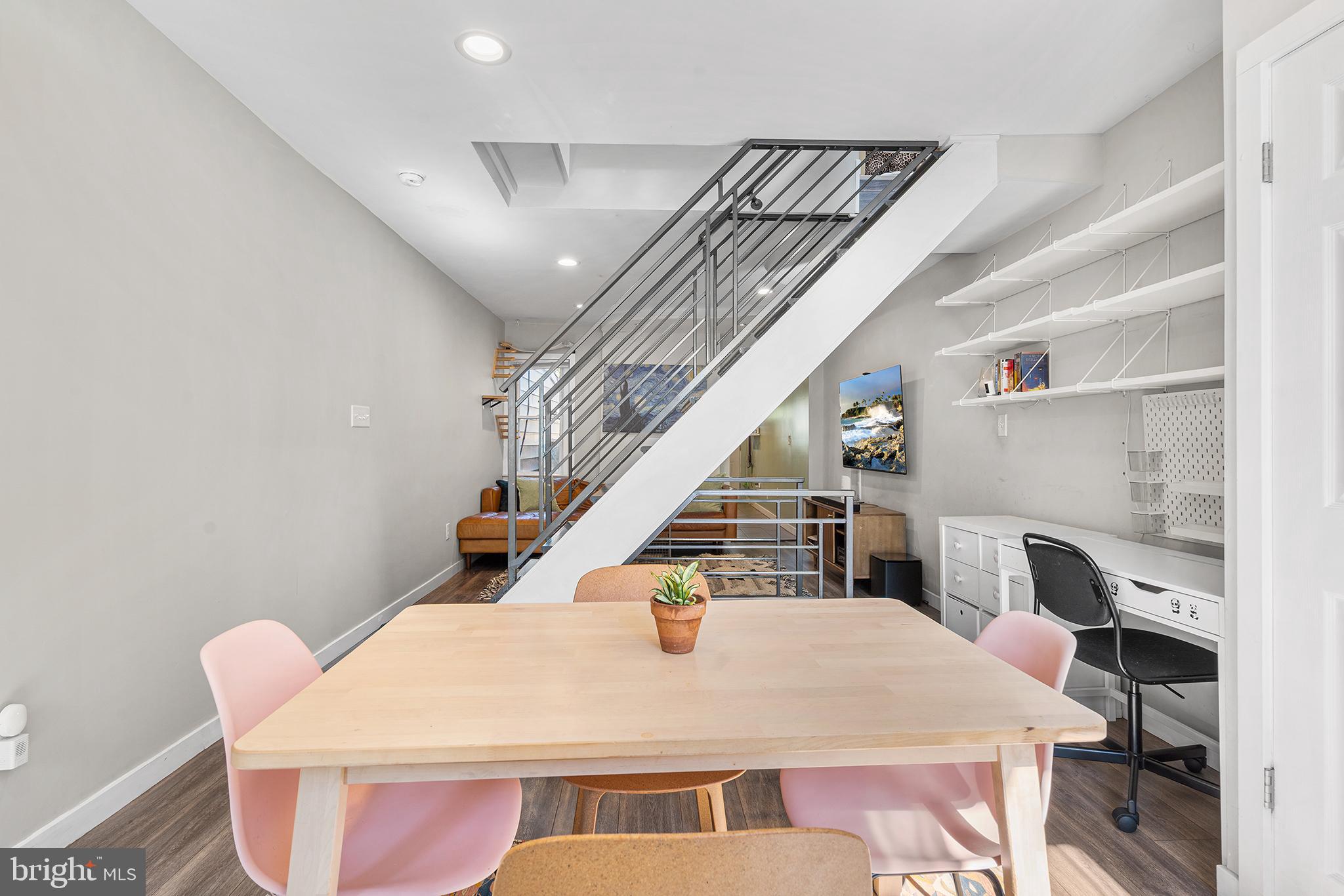 EAST KENSINGTON - Residential